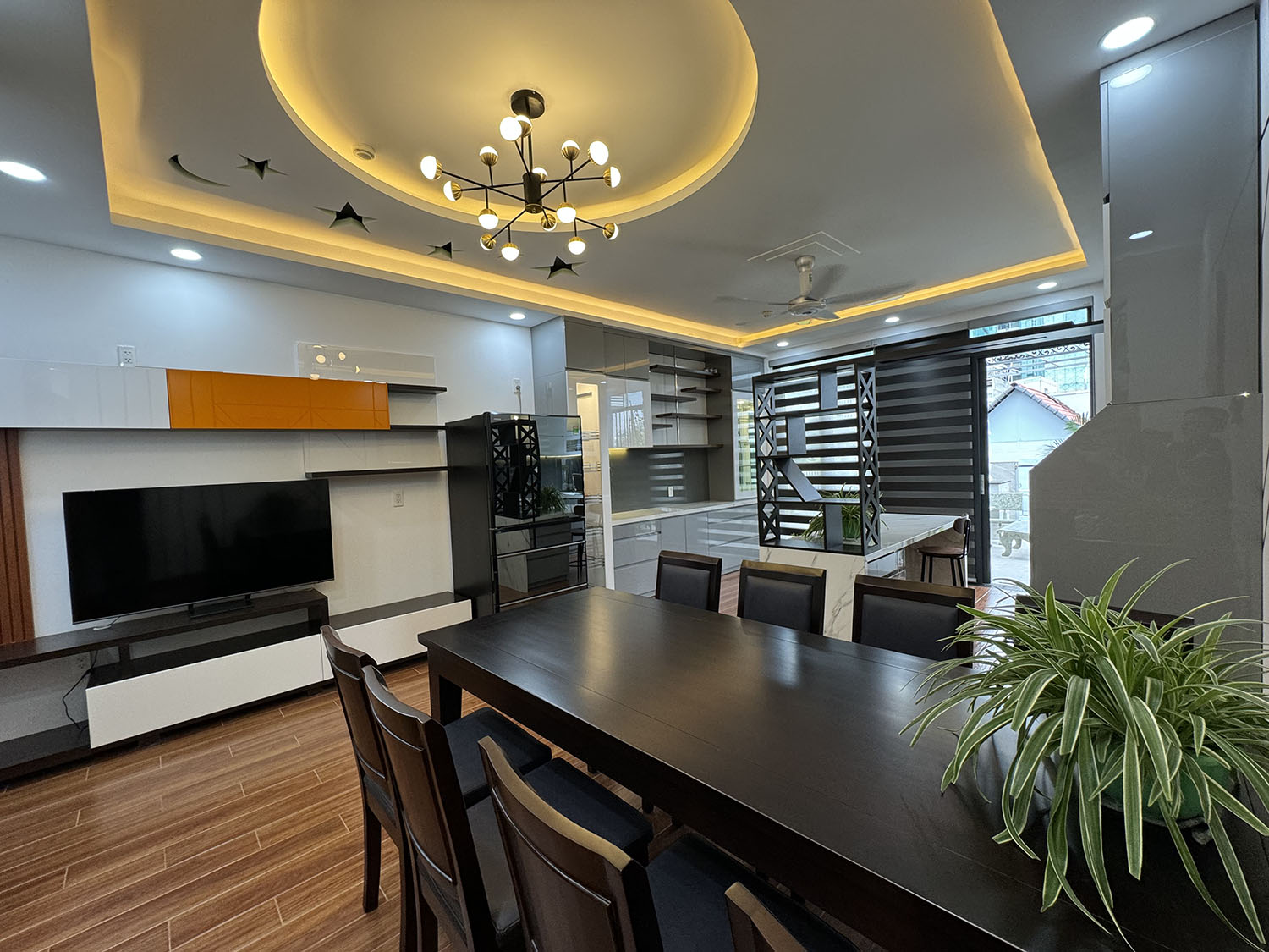 Siêu phẩm Hầm, 4Lầu, ST, thang máy (4,75x17=80,75m2) full nội thất cao cấp đường nội bộ 12m khu VIP 3 tháng 2